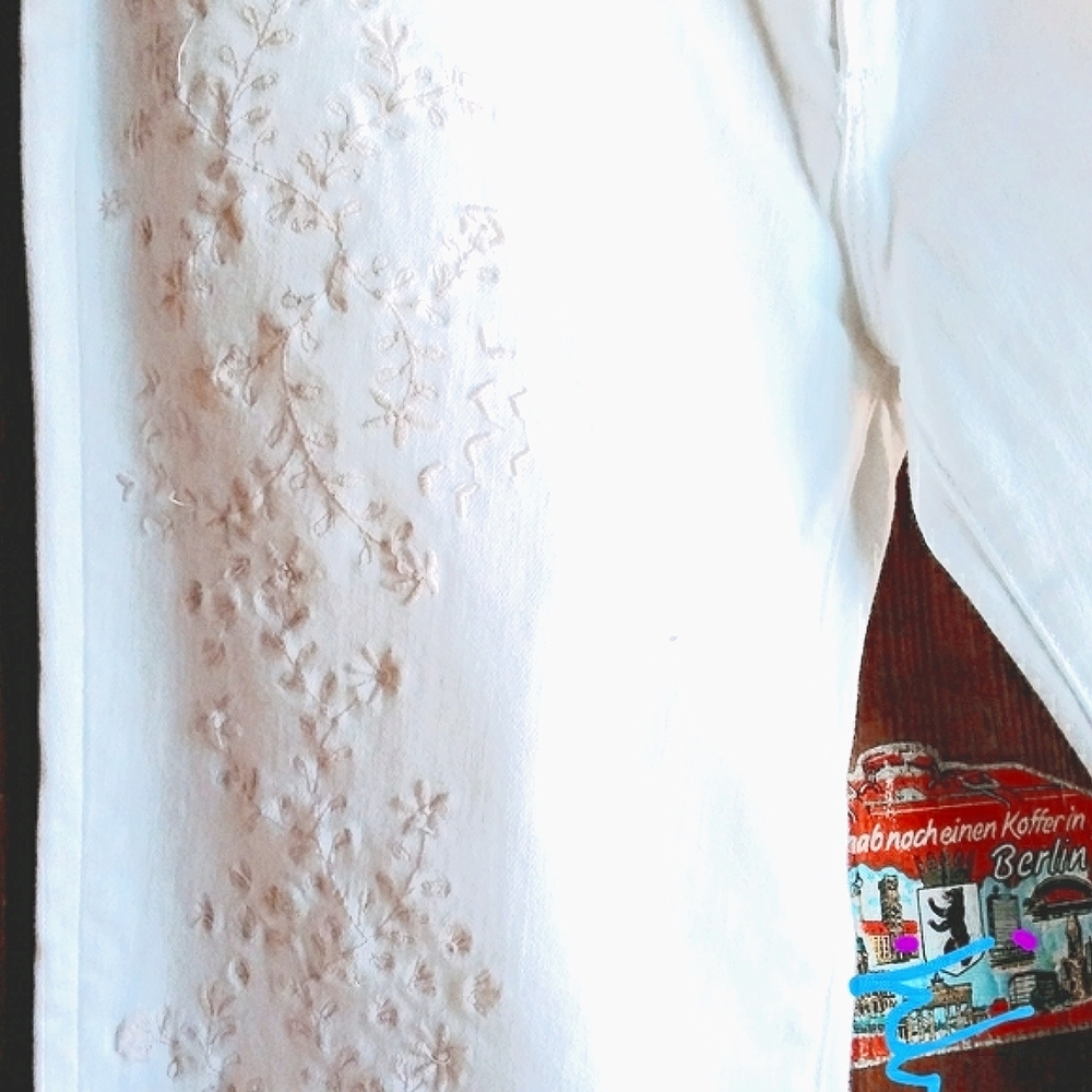 Sundance Ivory on White Embroidered Jean's